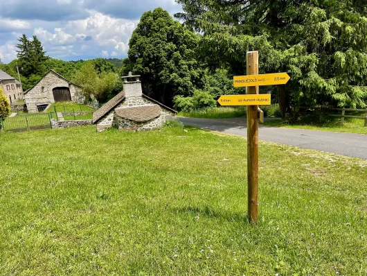 GRP - Tour des Monts d'Aubrac étape Aumont Aubrac à Prinsuéjols